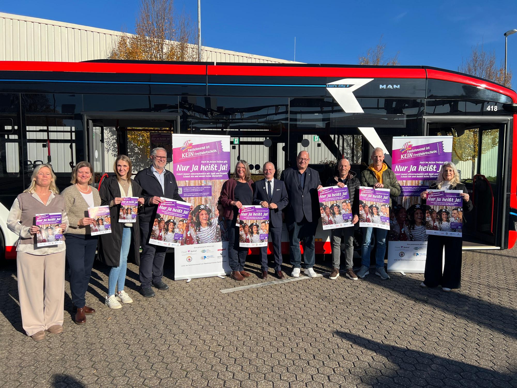 „Fastelovend ist kein Freifahrtschein“: Nina Bockheiser (v.l.), Claudia Sobotta, Hanna Knein, Thomas Loef, Andrea Frewer, Rogério Pires, Stefan Hebbel, Marc Kretkowski, Gunna Holz, Cornelia Richrath.