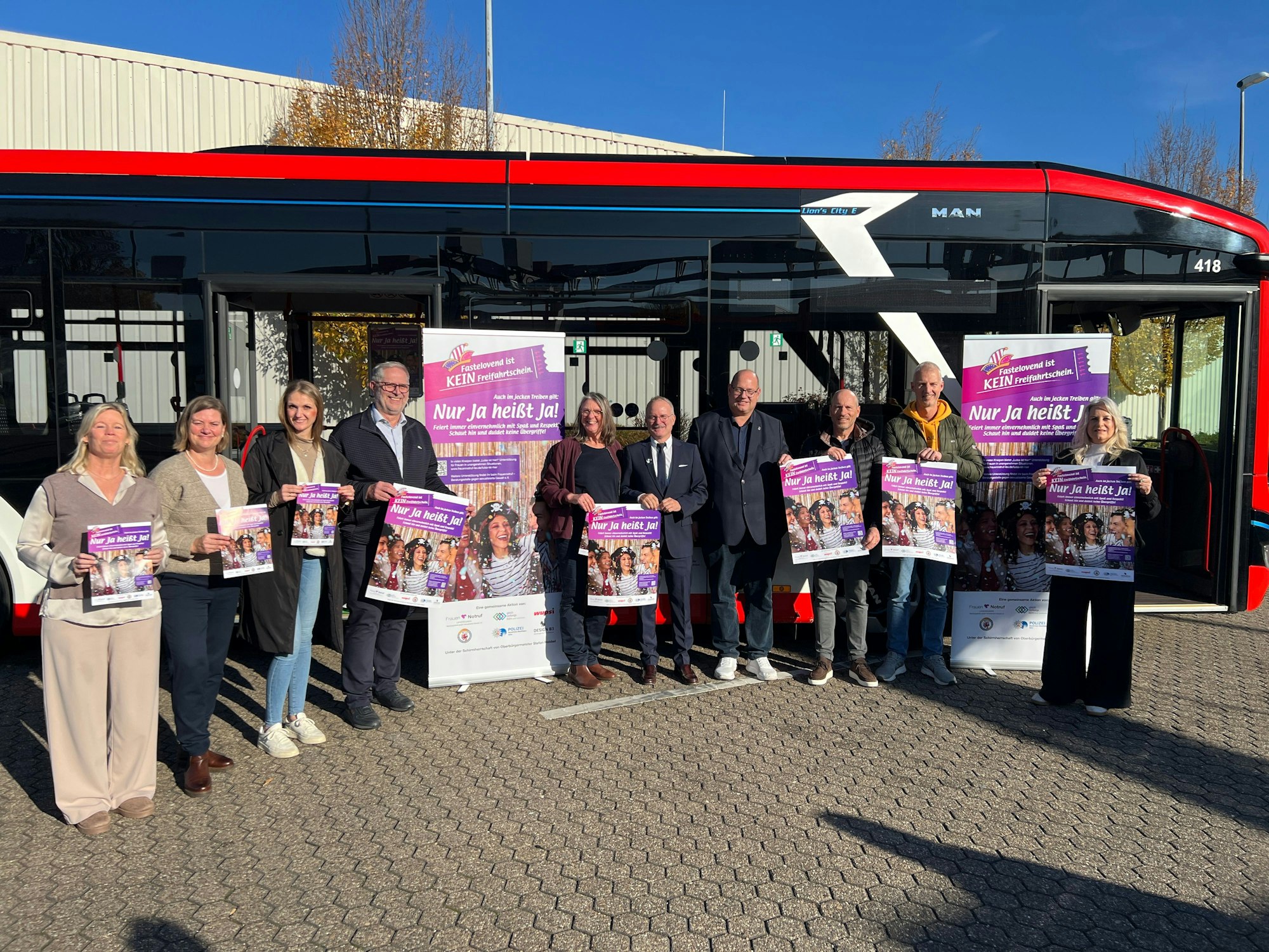 „Fastelovend ist kein Freifahrtschein“: Nina Bockheiser (v.l.), Claudia Sobotta, Hanna Knein, Thomas Loef, Andrea Frewer, Rogério Pires, Stefan Hebbel, Marc Kretkowski, Gunna Holz, Cornelia Richrath.