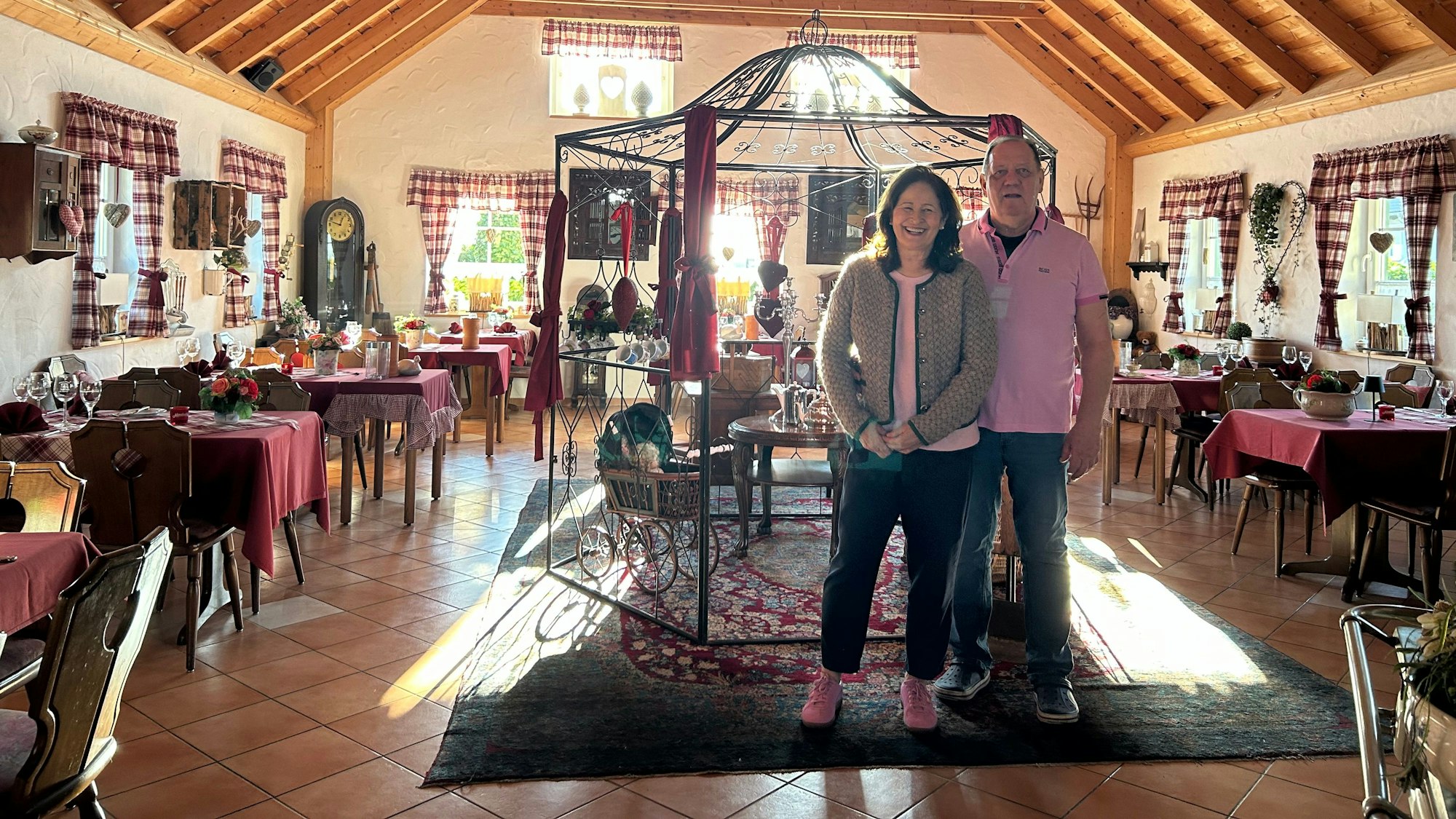 Seit 20 Jahren servieren Werner (72) und Inge (71) Schmuck in ihrem Restaurant echte österreichische Hausmannskost aus ihrer Heimat.