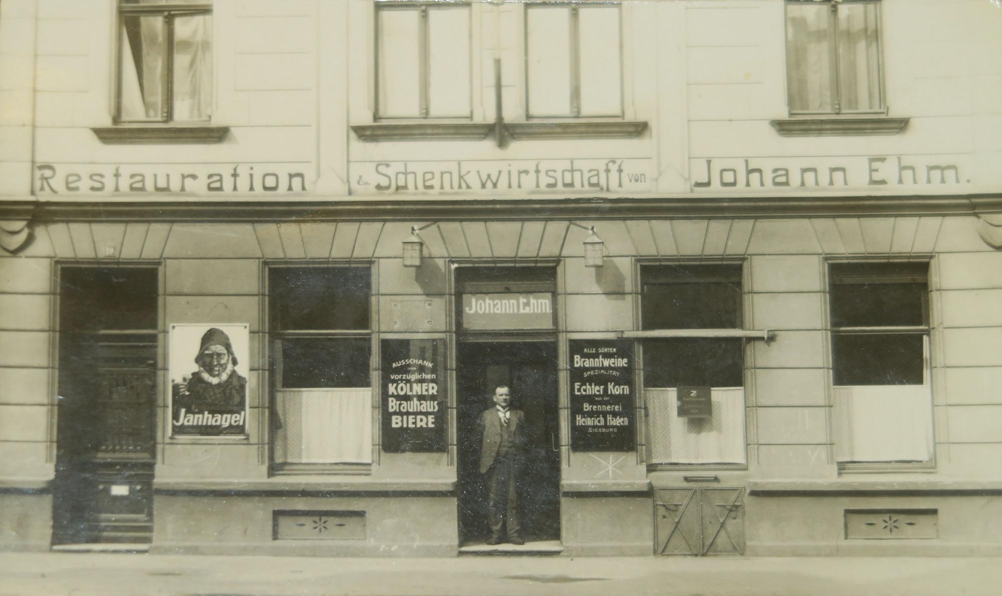 Blick auf die Gastwirtschaft Johann Ehm, die heute Haus Pöttgen ist