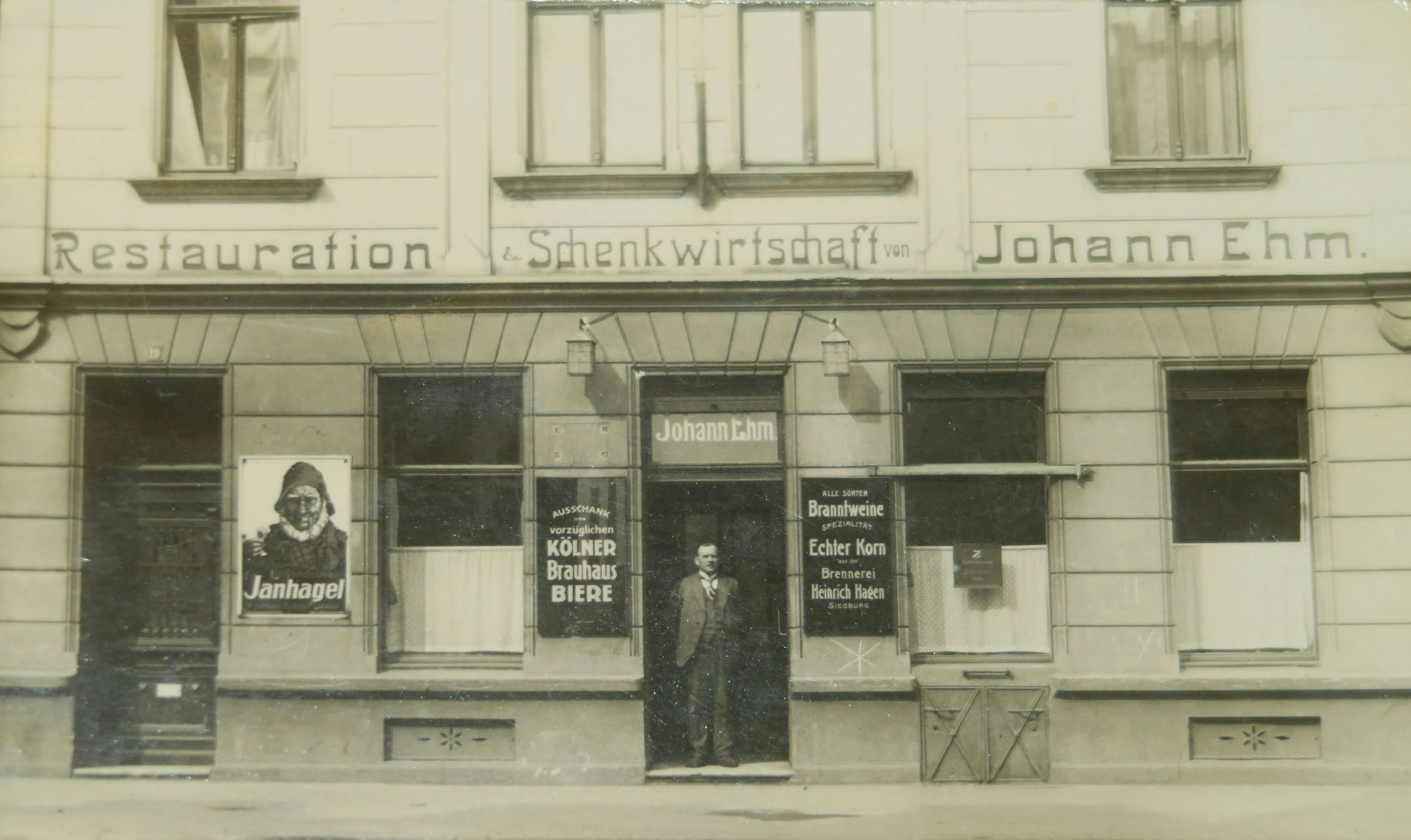 Blick auf die Gastwirtschaft Johann Ehm, die heute Haus Pöttgen ist