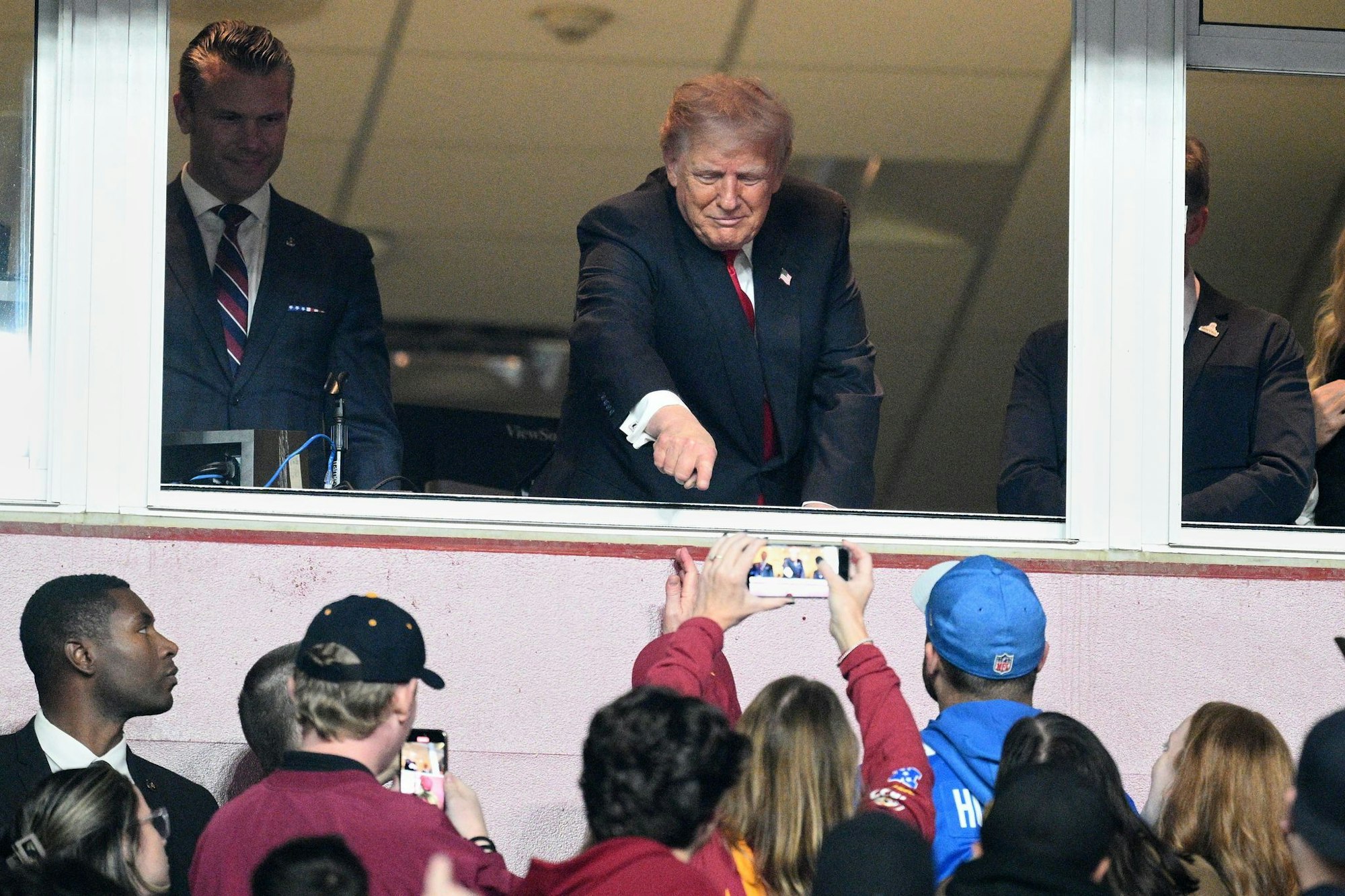US-Präsident Donald Trump kam etwas verspätet im Stadion an.