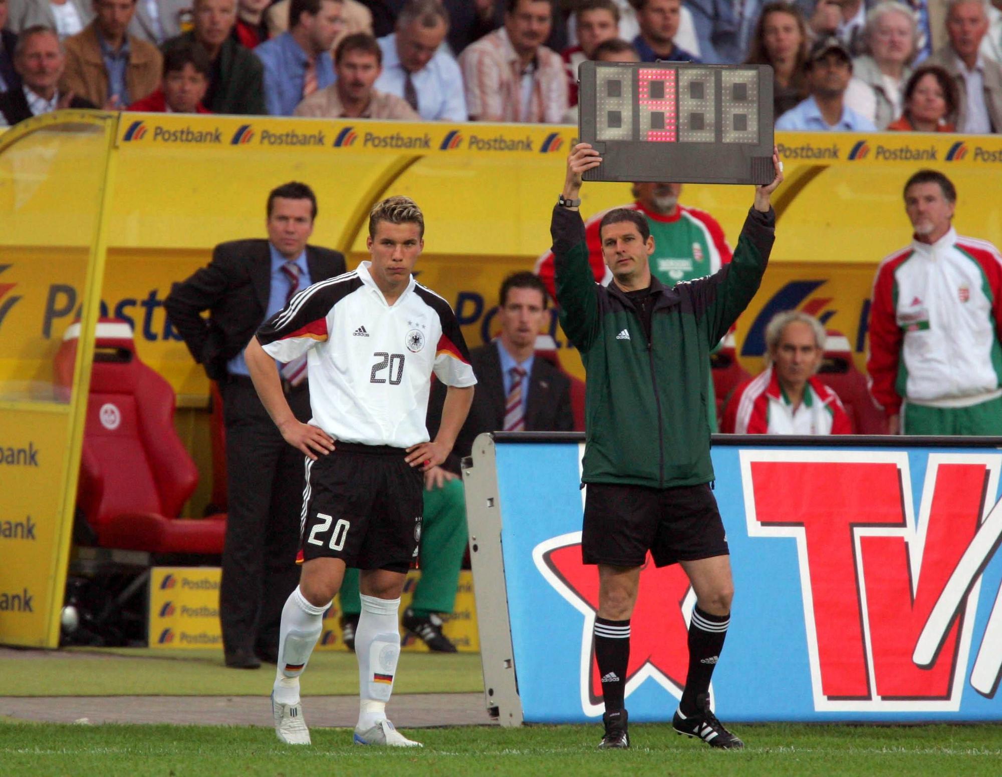 Lukas Podolski (Deutschland) wird eingewechselt und kommt zu seinem ersten Einsatz im A-Team
Lukas Podolski Germany will eingewechselt and , to his first Use in A team
