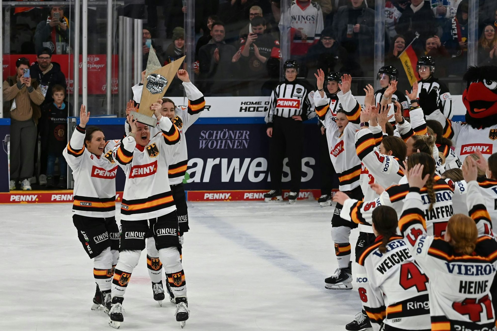 Die deutschen Eishockey-Frauen gewannen am Wochenende den Deutschland Cup