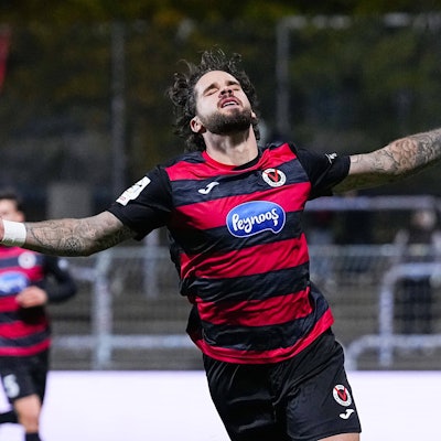 31.10.2025, xydrx, Fußball, 3.Liga, FC Viktoria Köln - FC Ingolstadt 04, Saison 2025 2026, Sportpark Höhenberg: Torjubel nach dem Tor zum 2:1 für den FC Viktoria Köln durch Torschütze Lex-Tyger Lobinger FC Viktoria Köln 9 DFB regulations prohibit any use of photographs as image sequences and or quasi-video. Nordrhein-Westfahlen Deutschland *** 31 10 2025, xydrx, Football, 3 Liga, FC Viktoria Köln FC Ingolstadt 04, Saison 2025 2026, Sportpark Höhenberg Torjubel nach dem Tor zum 2 1 für den FC Viktoria Köln durch Torschütze Lex Tyger Lobinger FC Viktoria Köln 9 DFB regulations prohibit any use of photographs as image sequences and or quasi video Nordrhein Westfahlen Germany