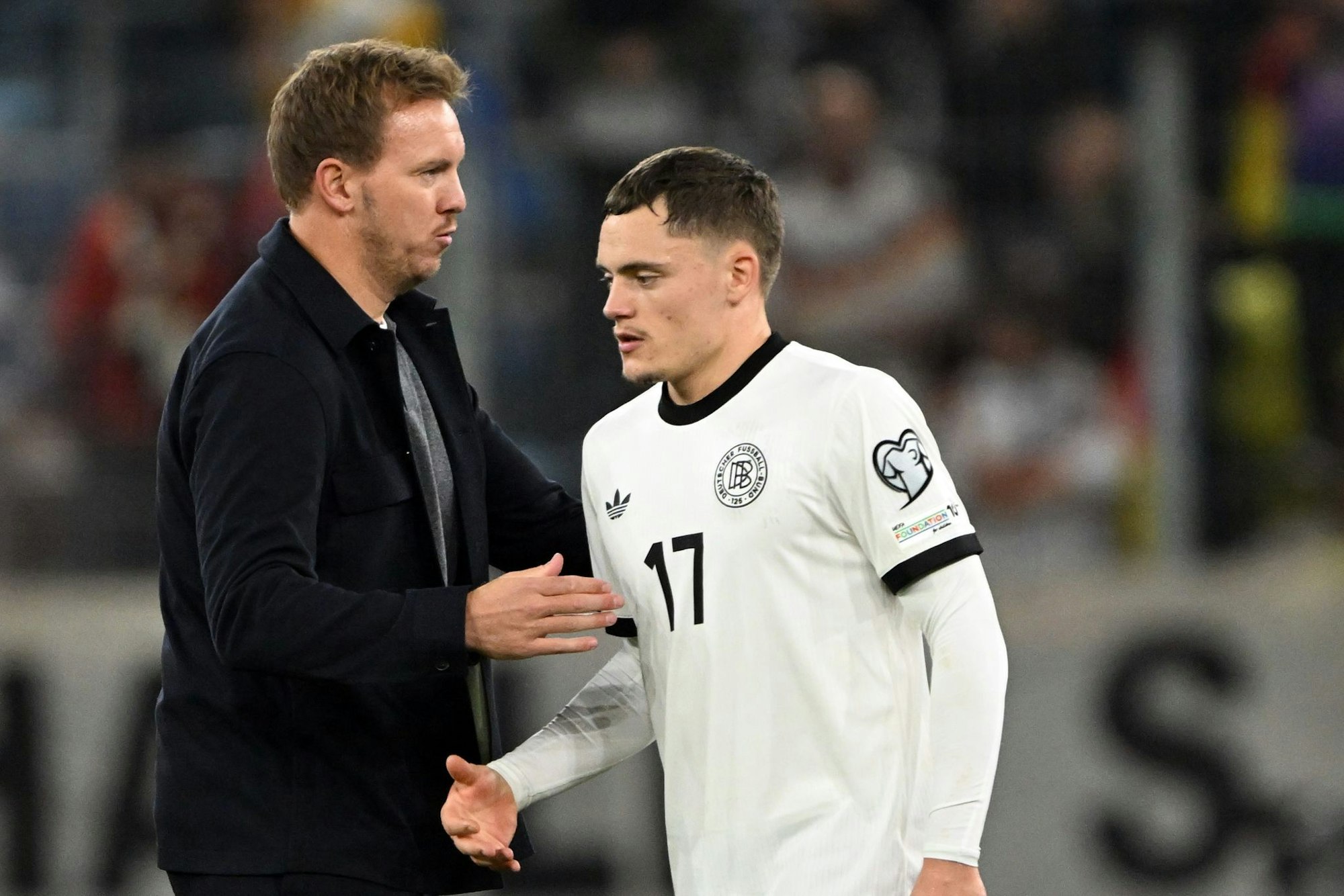 Julian Nagelsmann hält zu Florian Wirtz (r). (Archivbild)