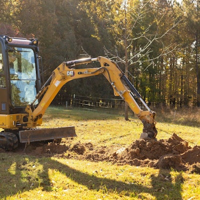 Drei solcher Minibagger der Marke Caterpillar sollen jüngst von Baustellen in Waldbröl und in Königswinter entwendet worden sein.