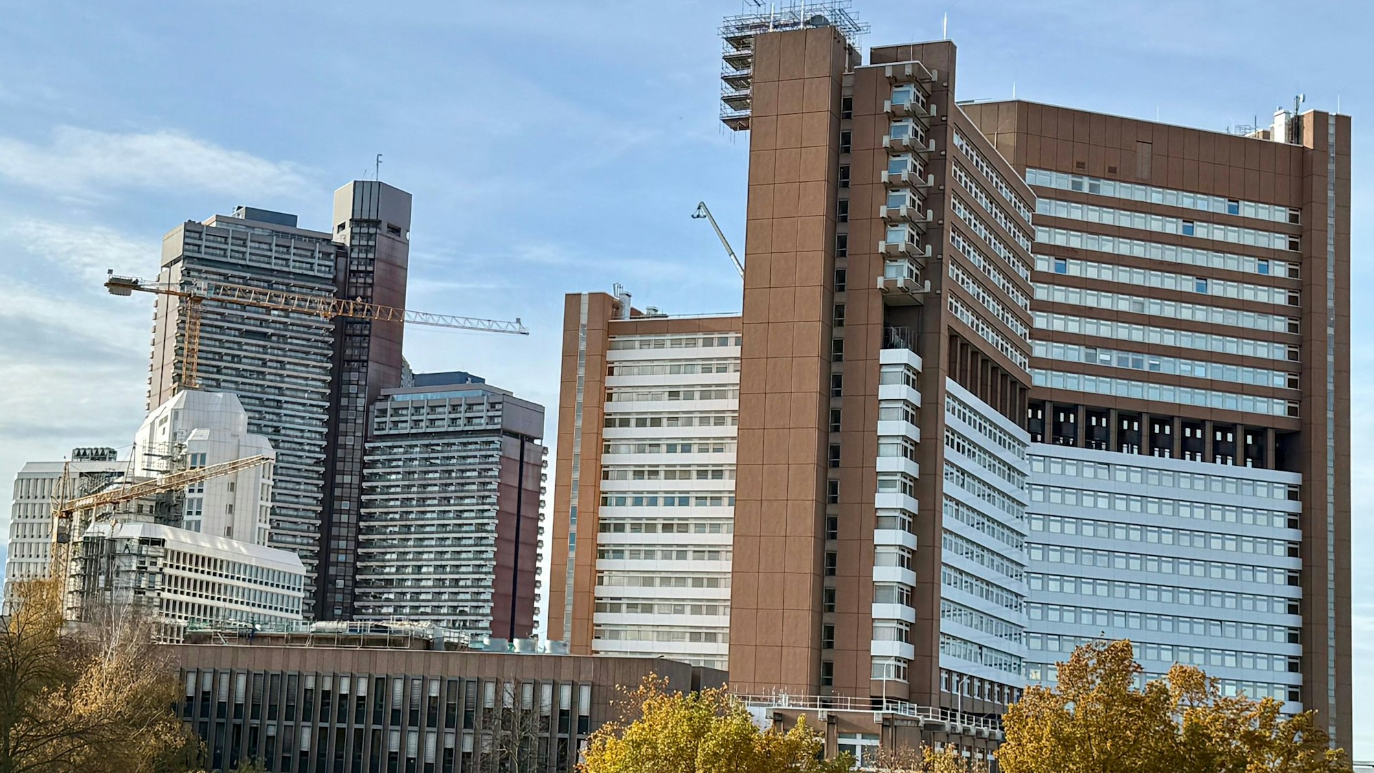 Das Kölner Landgericht im Herbst 2025