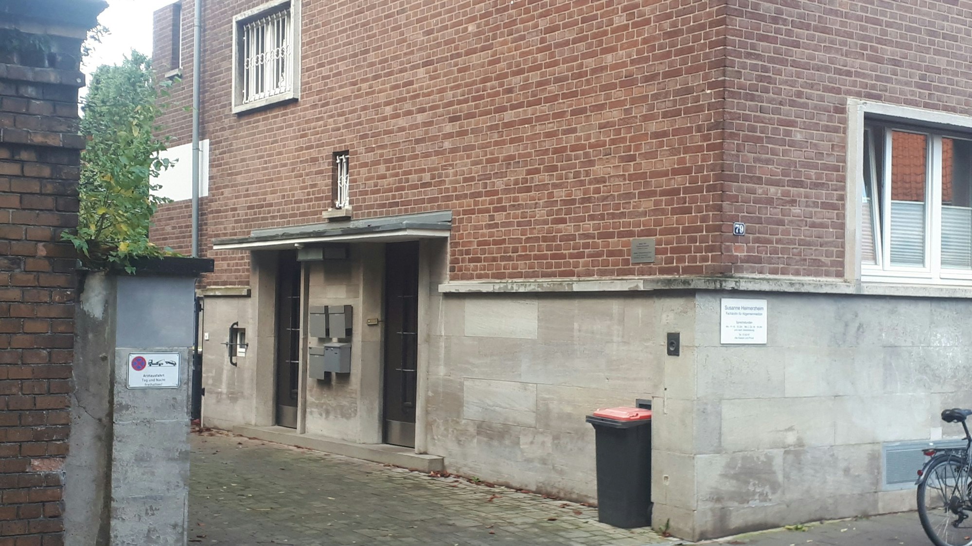 Das 1931 erbaute Praxishaus an der Mauenheimer Straße 79.