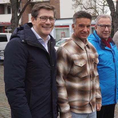 Das Foto zeigt vier Männer.