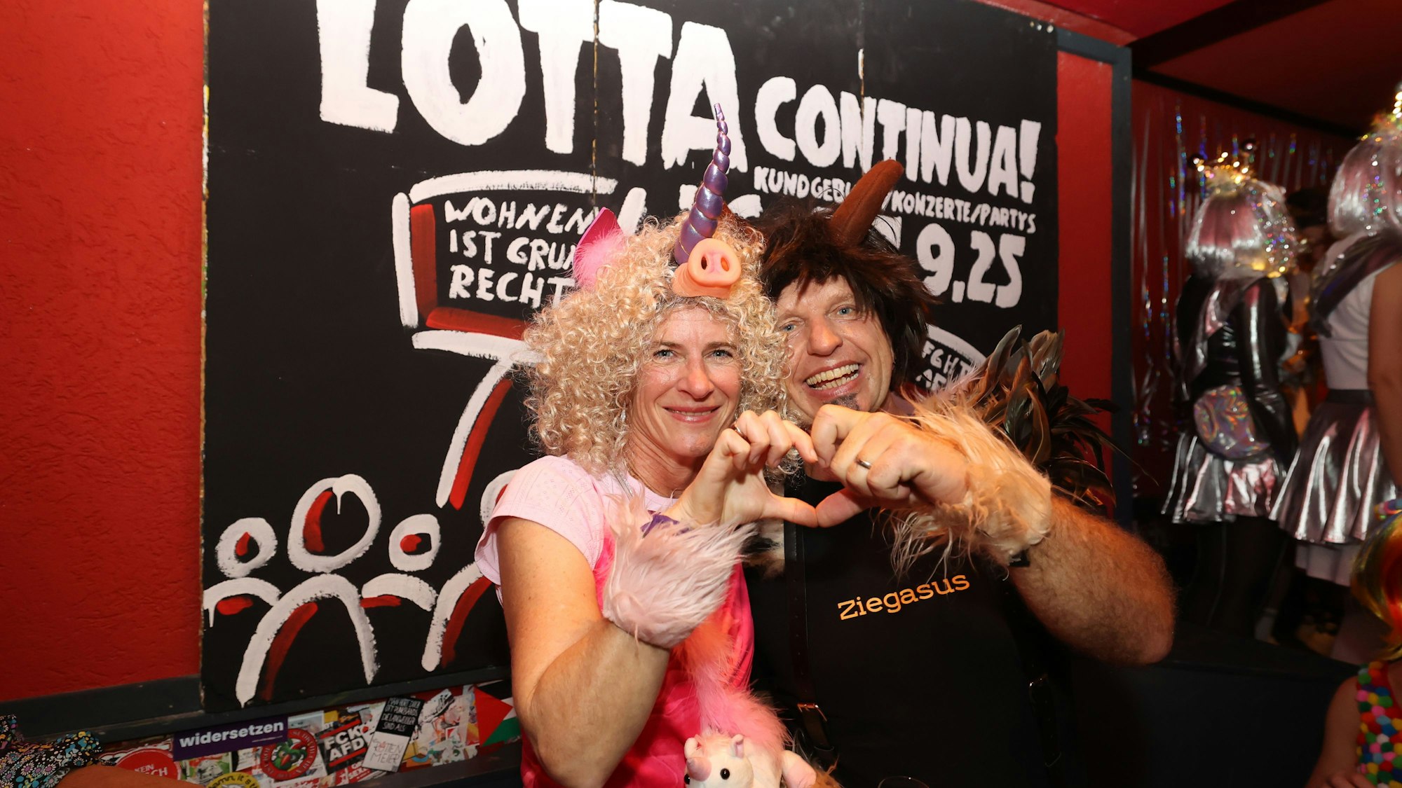 11.11.2025
Köln:
Reportage über den Kneipenkarneval zur Sessionseröffnung „Elfter im Elften“ in der Südstadt und dem Belgisches Viertel.
Steffi und Carsten feiern ihr 20. Jähriges in der Lotta.
Ihre Tochter Heißt Lotta!!!!
Foto: Martina Goyert