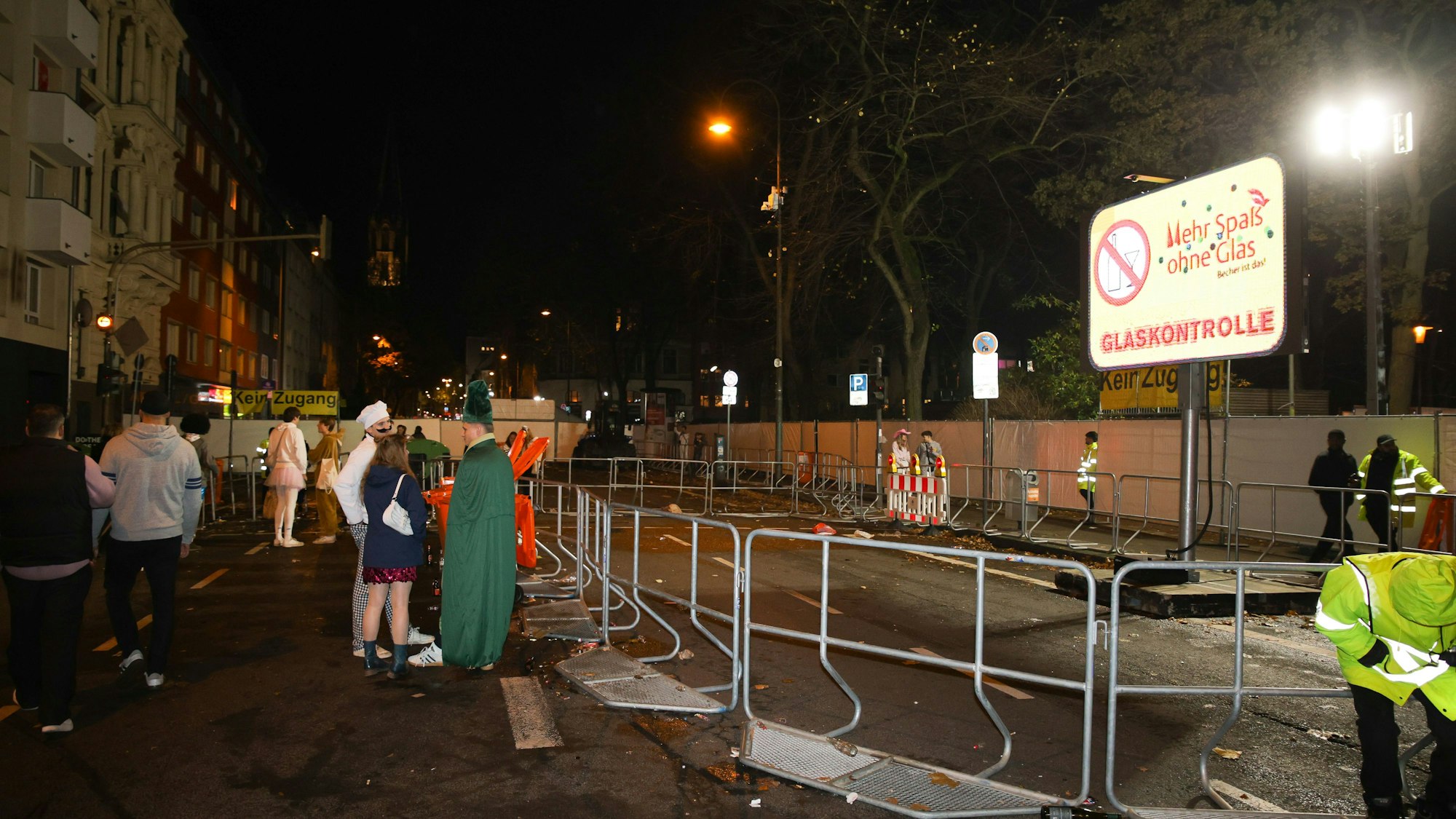 Situation an der Roonstrasse gegen 19:00h. Foto:Dirk Borm