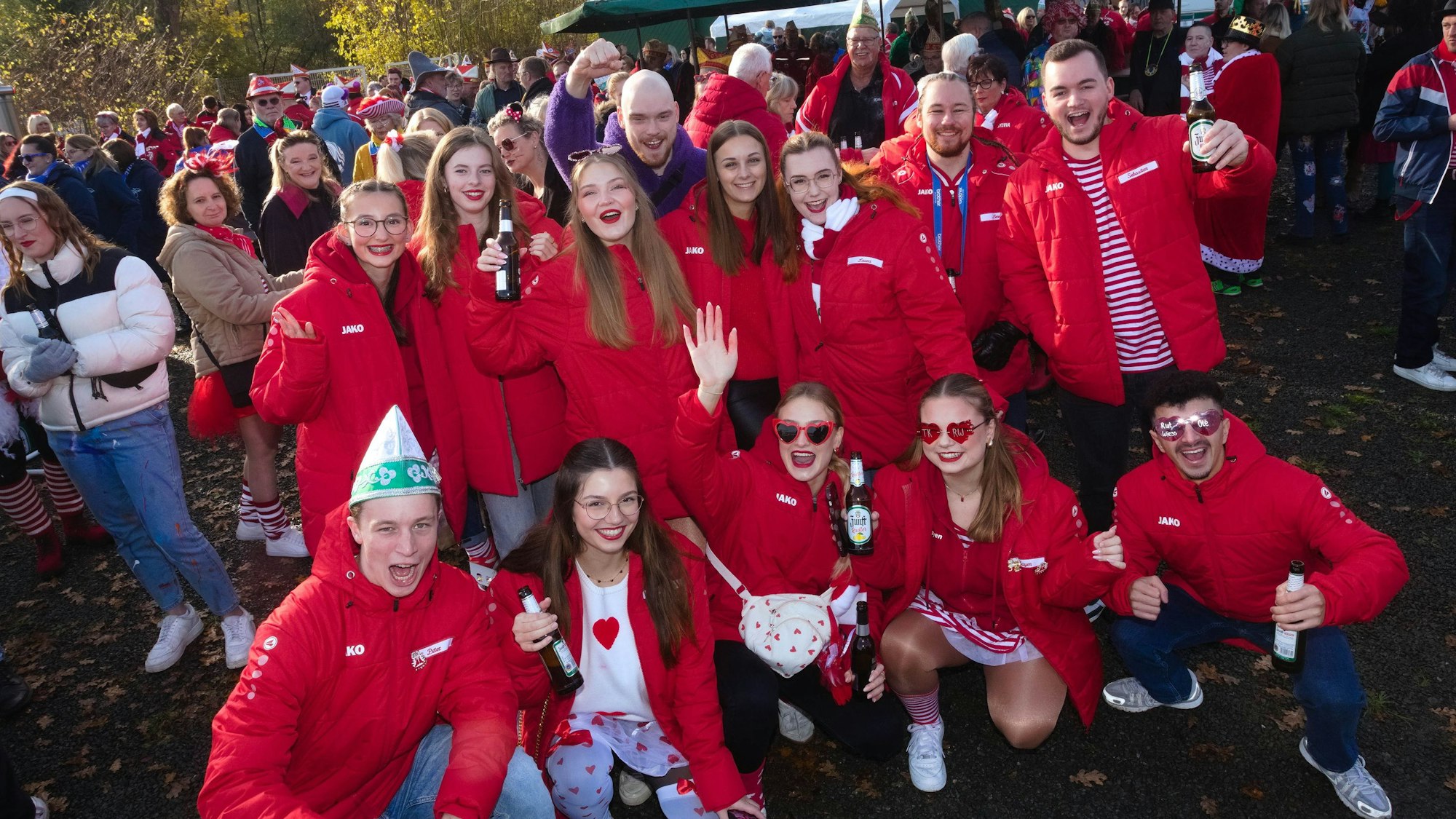 Gute Stimmung beim Sessionsstart der Närrischen Oberberger.