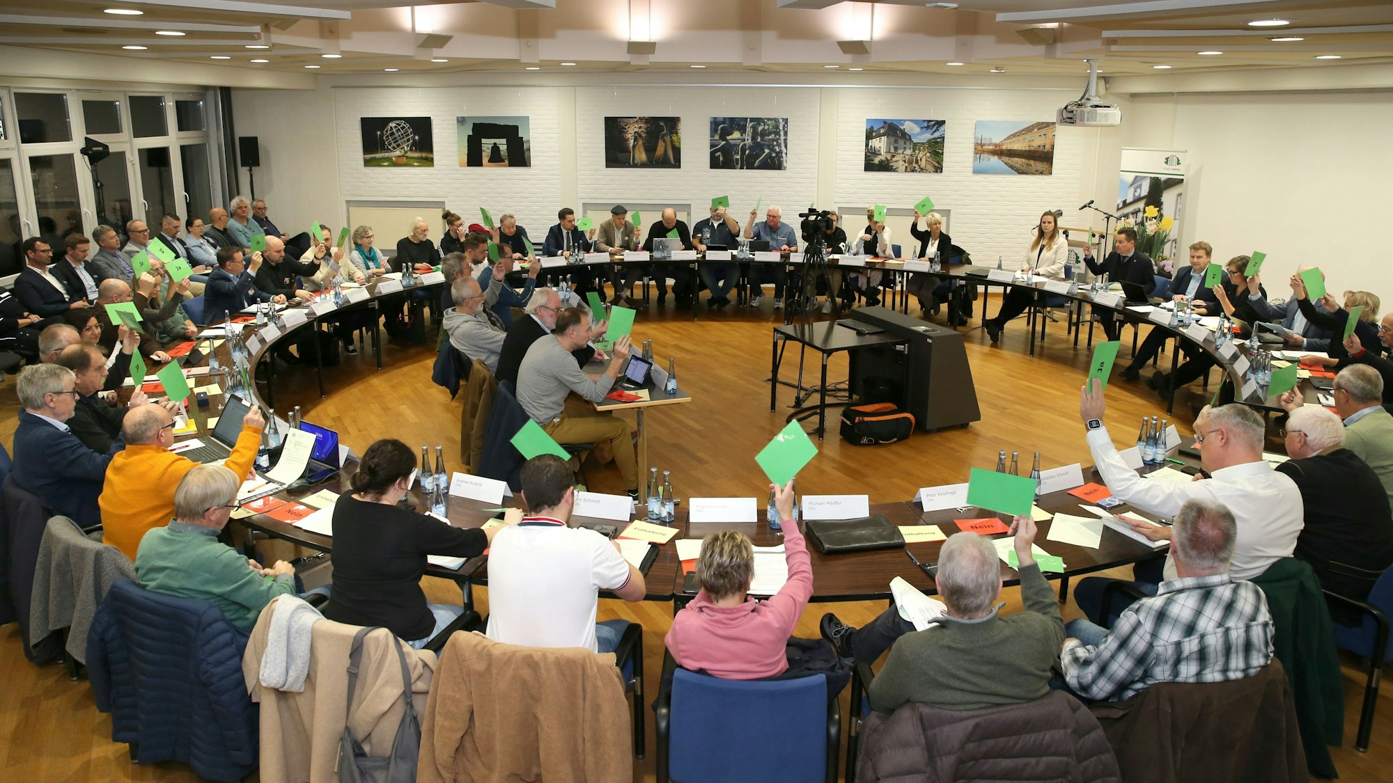 Ein Runde von Politikern.