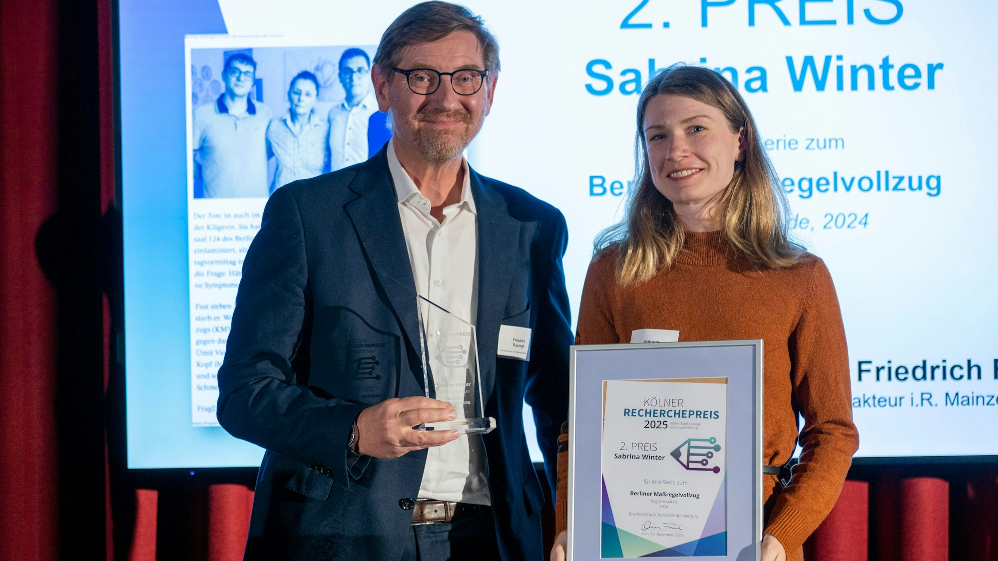 Sabrina Winter (fragdenstaat.de) wurde mit dem 2. Preis ausgezeichnet. Juror Friedrich Roeingh (ehem. Chefredakteur der Mainzer Allgemeinen) hielt die Laudatio.