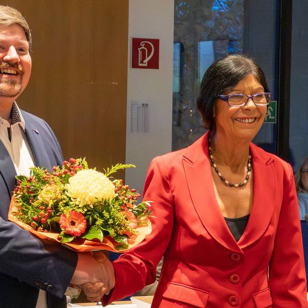 Der neue Leichlinger Stadtrat hat sich konstituiert: Maurice Winter leistete den Amtseid ab, die Einführung hatte die dienstälteste Ratspolitikerin Roswitha Süßelbeck vorgenommen.