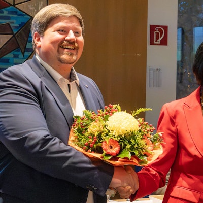 Der neue Leichlinger Stadtrat hat sich konstituiert: Maurice Winter leistete den Amtseid ab, die Einführung hatte die dienstälteste Ratspolitikerin Roswitha Süßelbeck vorgenommen.