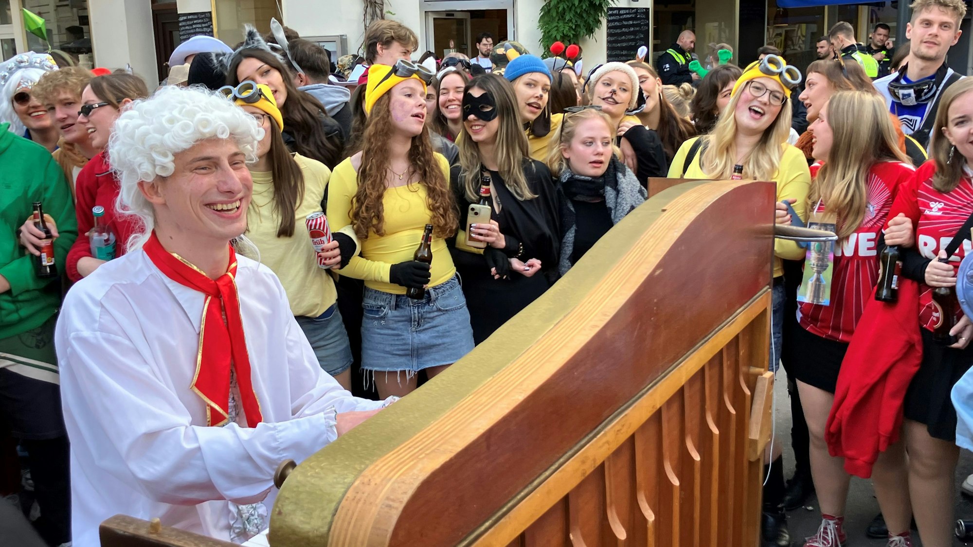 Stadtgeklimper gab ein Spontankonzert im Kwartier Lateng.