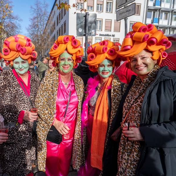 Verkleidete zur Sessionseröffnung in der Altstadt.