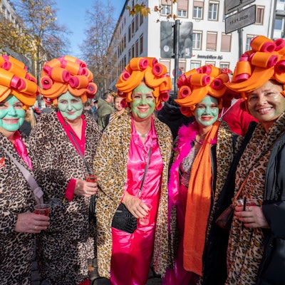 Verkleidete zur Sessionseröffnung in der Altstadt.