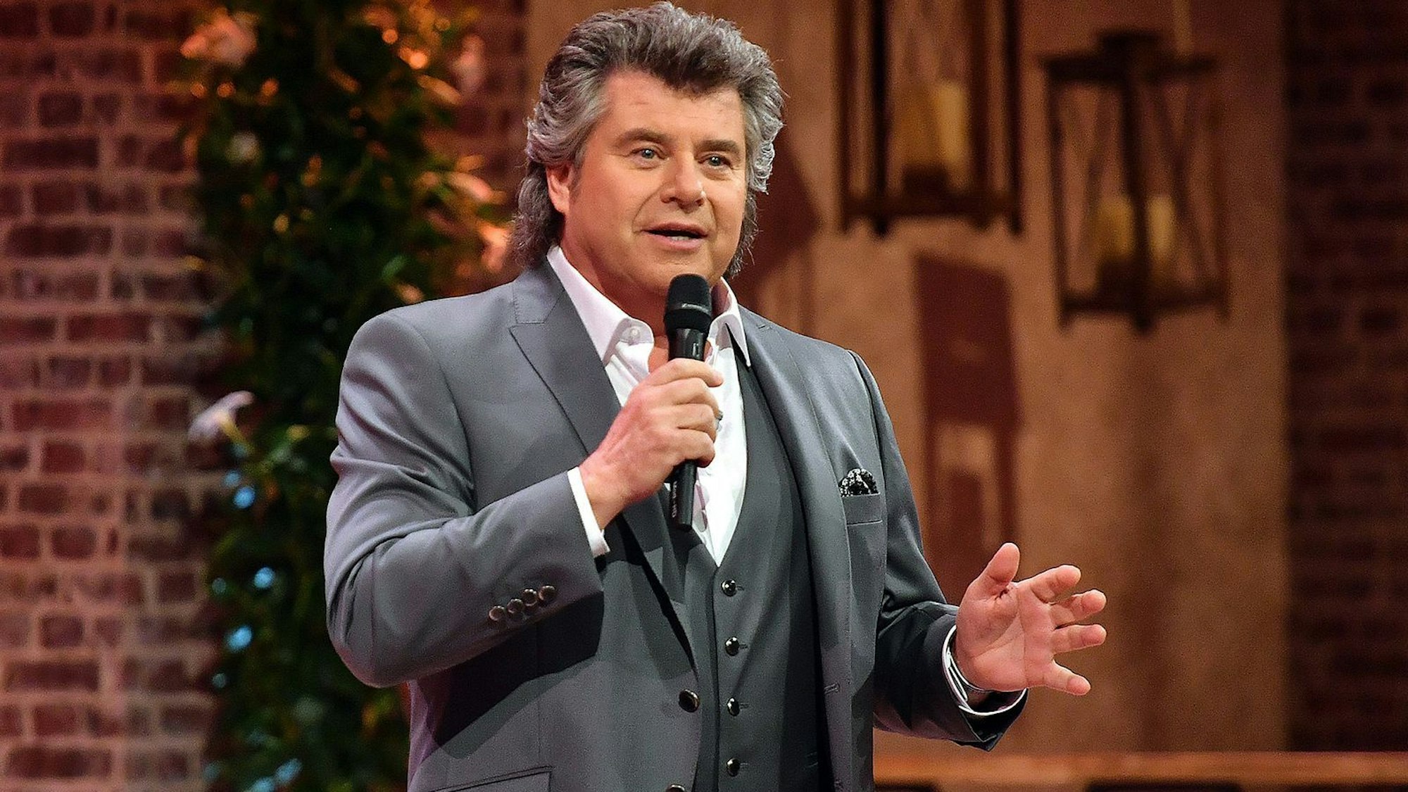 Andy Borg kann Heiligabend auf drei Sendern Weihnachtsstimmung verbreiten. (Bild: SWR/Kimmig/Kerstin Joensson)