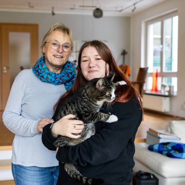Andrea Falk mit ihrer Adoptivtochter Lena. Foto: Charlotte Groß-Hohnacker