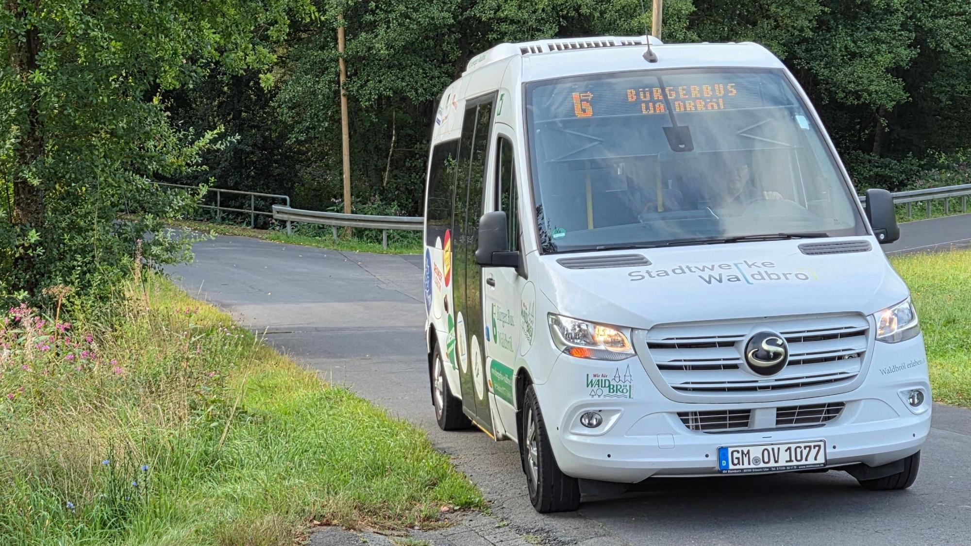 In Waldbröl kommt der Bürgerbus seit dem 4. August 2025 nur noch auf Bestellung. Doch dieses System könnte sich bewähren, wie eine erste Bilanz jetzt andeutet.