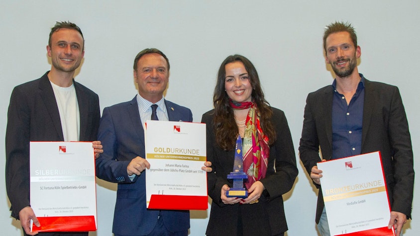 (v.l.) Niklas Müller (Geschäftsführer Fortuna Köln), Christian Kerner (Erster Vorsitzender Wirtschaftsclub Köln), Louise Farina (Inhaberin Farina), Hans-Günter Herrmann (Geschäftsführer Mediafix)