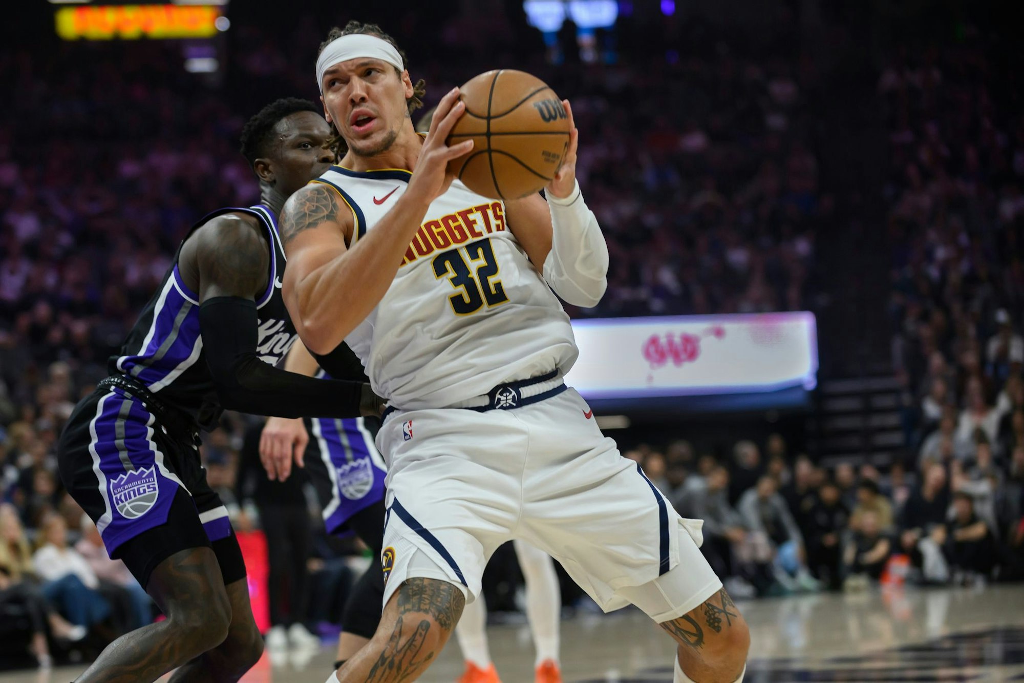 Das war nichts: Dennis Schröder (l) verlor mit Sacramento auch gegen die Denver Nuggets um Aaron Gordon.