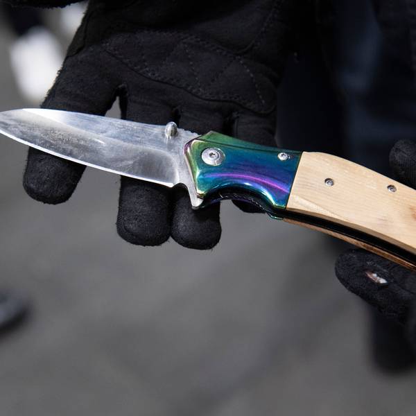 ARCHIV - 28.07.2023, Berlin: Ein polizeilich sichergestelltes Messer. (zu dpa: «Striktes Messerverbot auf Weihnachtsmärkten») Foto: Paul Zinken/dpa +++ dpa-Bildfunk +++