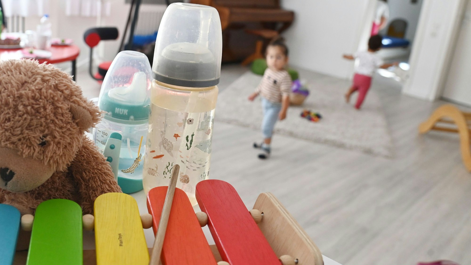 Hat das Land den Kommunen in NRW zu geringe Zuschüsse für die Finanzierung ihrer Kitas gezahlt? Die Stadt Köln will exemplarisch klagen.