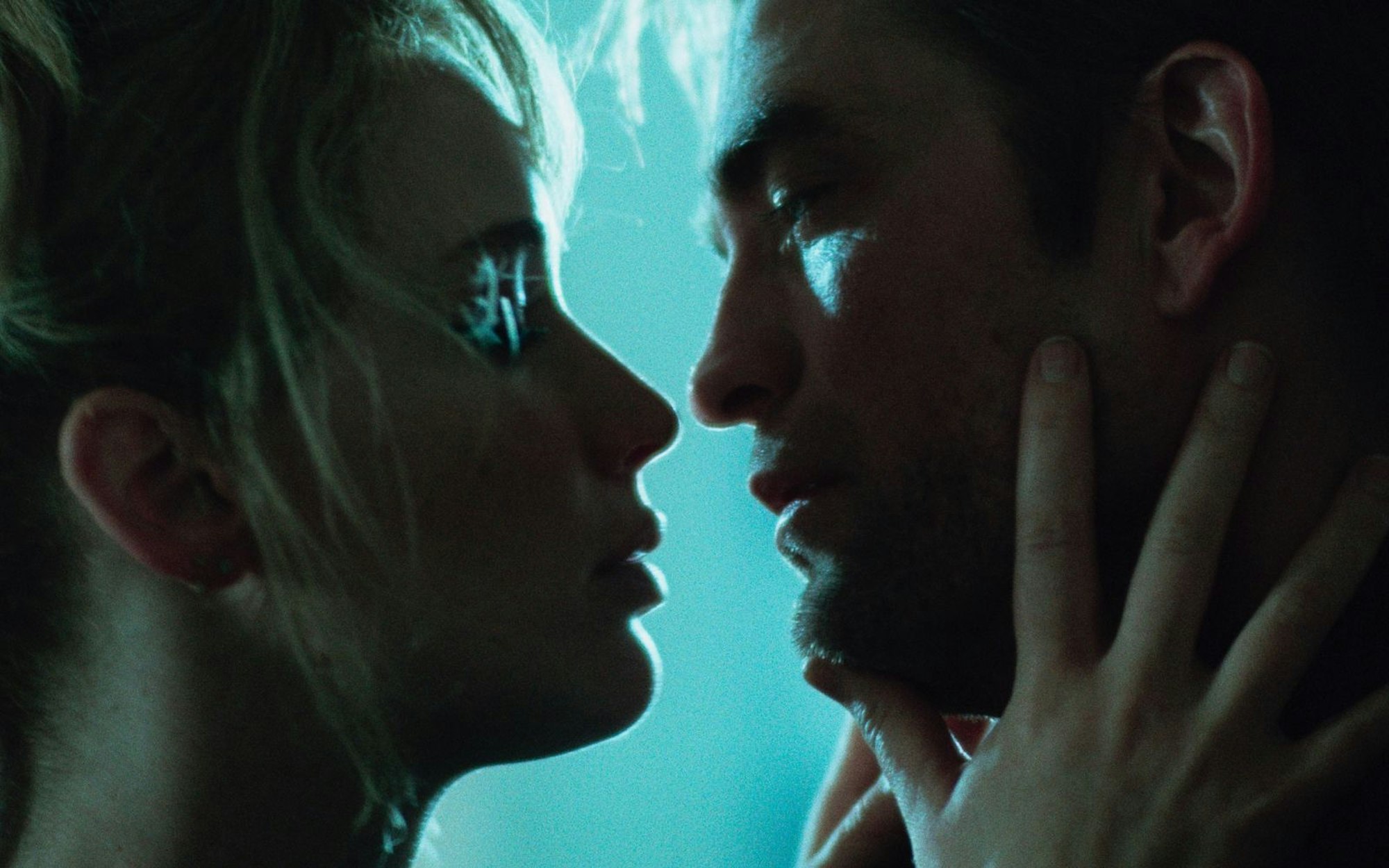 Nach der Geburt ihres Sohnes nimmt die Beziehung von Grace (Jennifer Lawrence) und Jackson (Robert Pattinson) destruktive Züge an. (Bild: MUBI/SeamusMcGarvey)