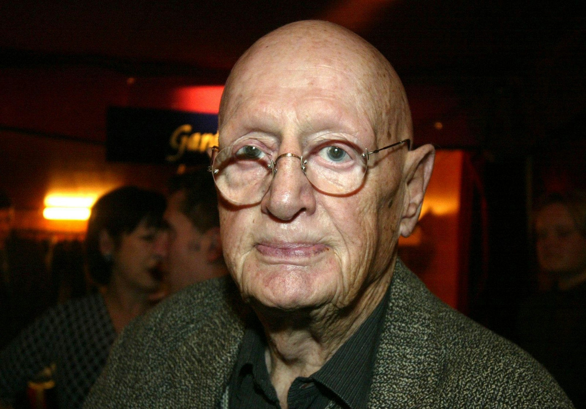 Wolfgang Menge schuf mit „Das Millionenspiel“ einen der großen Skandale des deutschen Fernsehens. Der Berliner Autor, der 2012 verstarb, glaubte, dass Menschenjagden eines Tages Wirklichkeit werden würden. (Bild: 2004 Getty Images/Tom Maelsa)