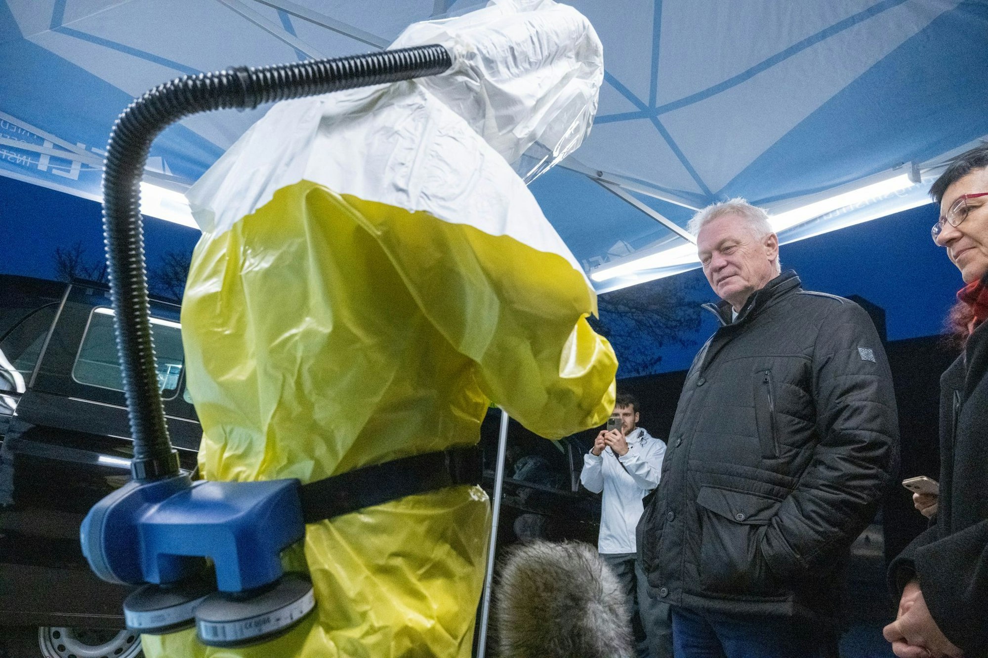 Bundeslandwirtschaftsminister Alois Rainer (CSU) dankte bei seinem Antrittsbesuch den Mitarbeitern des Friedrich-Loeffler-Instituts (FLI) für ihre Arbeit, die auch zur Eindämmung von Tierseuchen wie der Geflügelpest beiträgt.