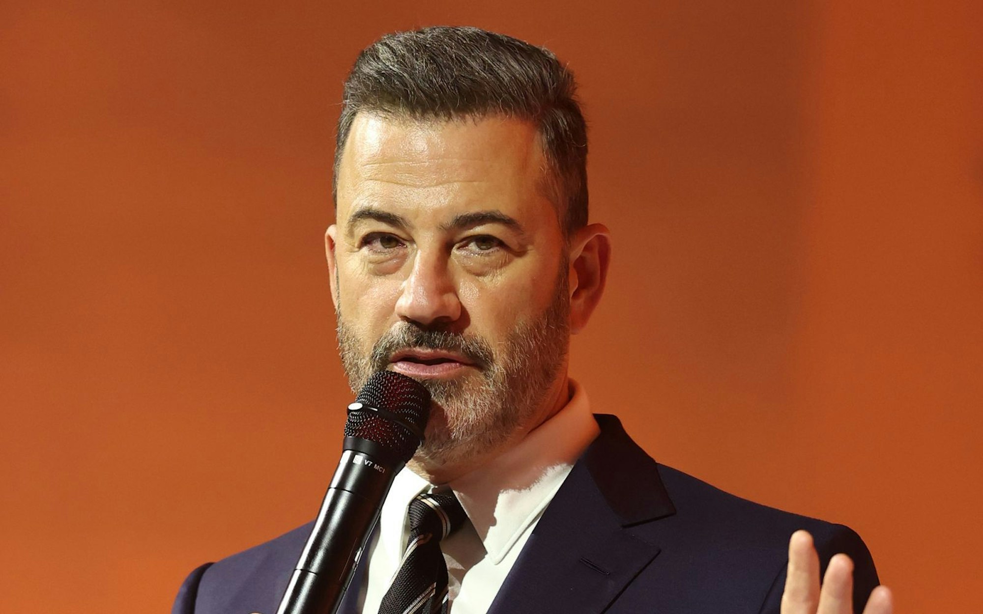 Jimmy Kimmel trauert um seinen Freund und Bandleader Cleto Escobedeo III. (Bild: 2025 Getty Images for Rare Impact Fund/Monica Schipper)