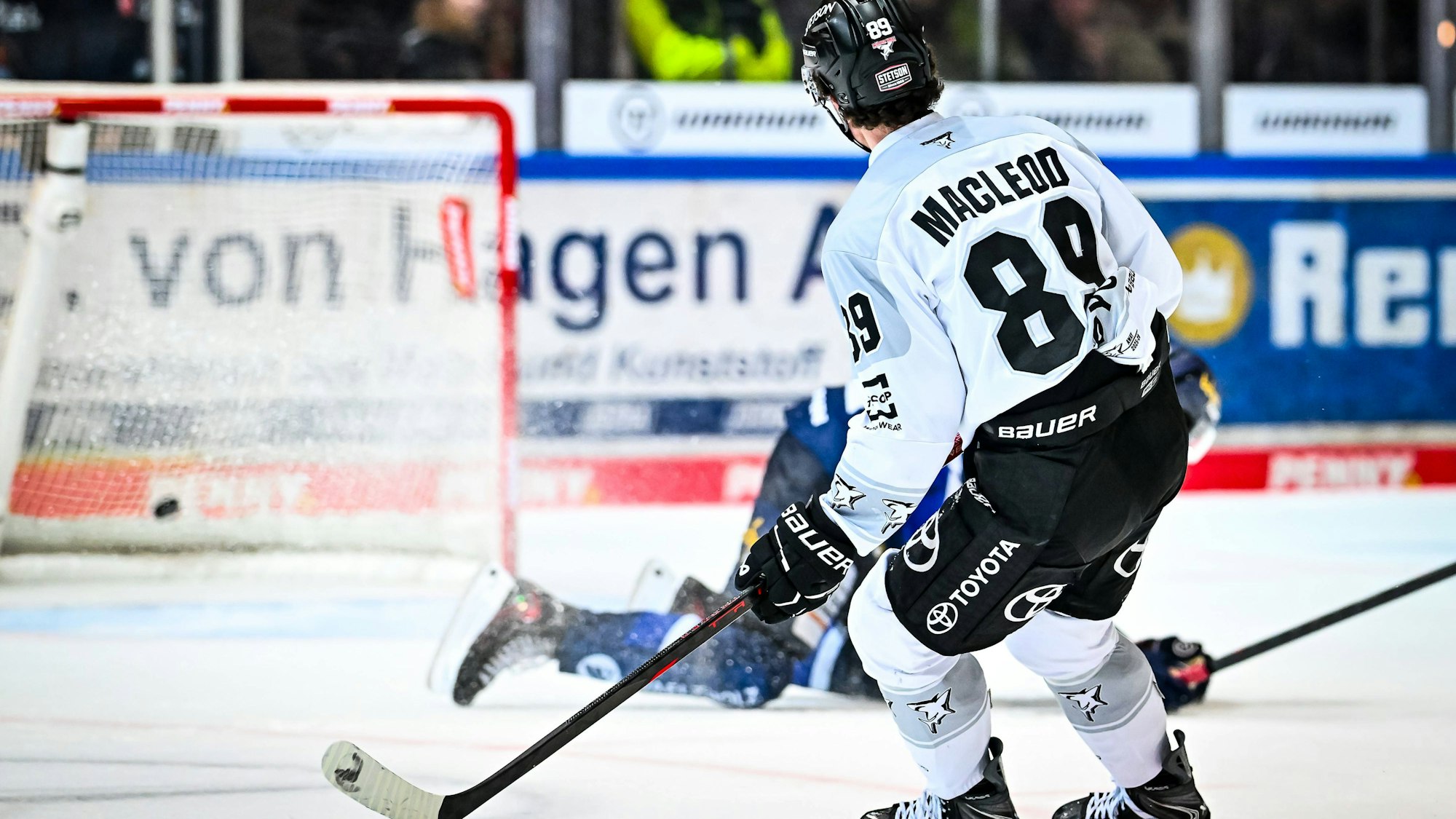 Topscorer Gregor MacLeod wird den Kölner Haien erhalten bleiben.
