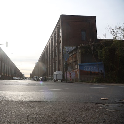 12.11.2025, Köln: Die Gebäude an der Deutz-Mülheimer-Straße von Hausnummer 147, 149, 151 und 153 gehören der Stadt. Hier ensteht unter anderem das Otto-Langen-Quartier. Gelände an der Foto: Arton Krasniqi
