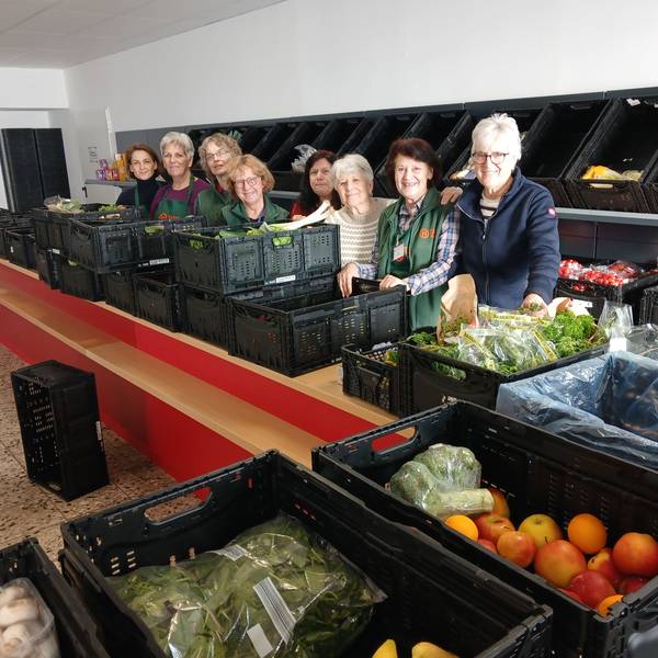 Das Foto zeigt Frauen im Tafelladen der Kerpener Tafel.