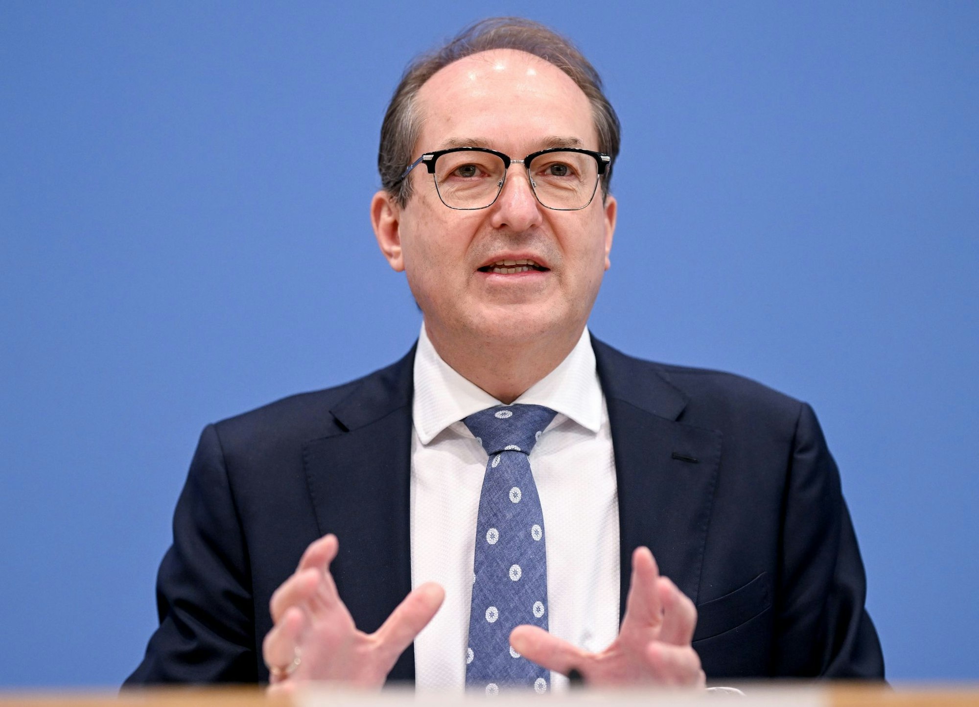 Zu der Entsendung der Bundespolizisten hat sich Bundesinnenminister Alexander Dobrindt (CSU) mit Außenminister Johann Wadephul (CDU) abgestimmt.