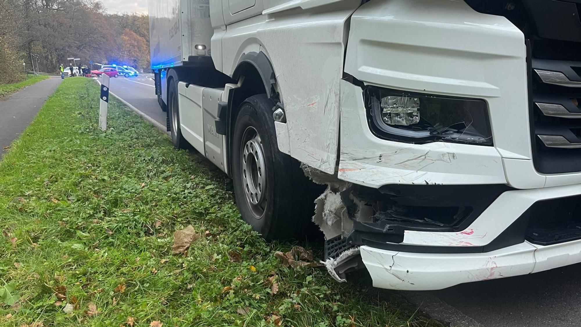 Der Lastwagen kam nach knapp 100 Metern zum Stillstand.