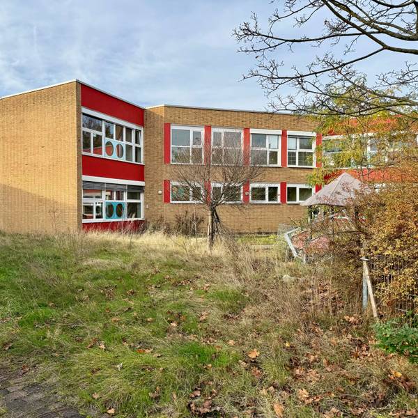 Die leerstehenden Gebäude der Kita an der Dhünnstraße in Wiesdorf.
