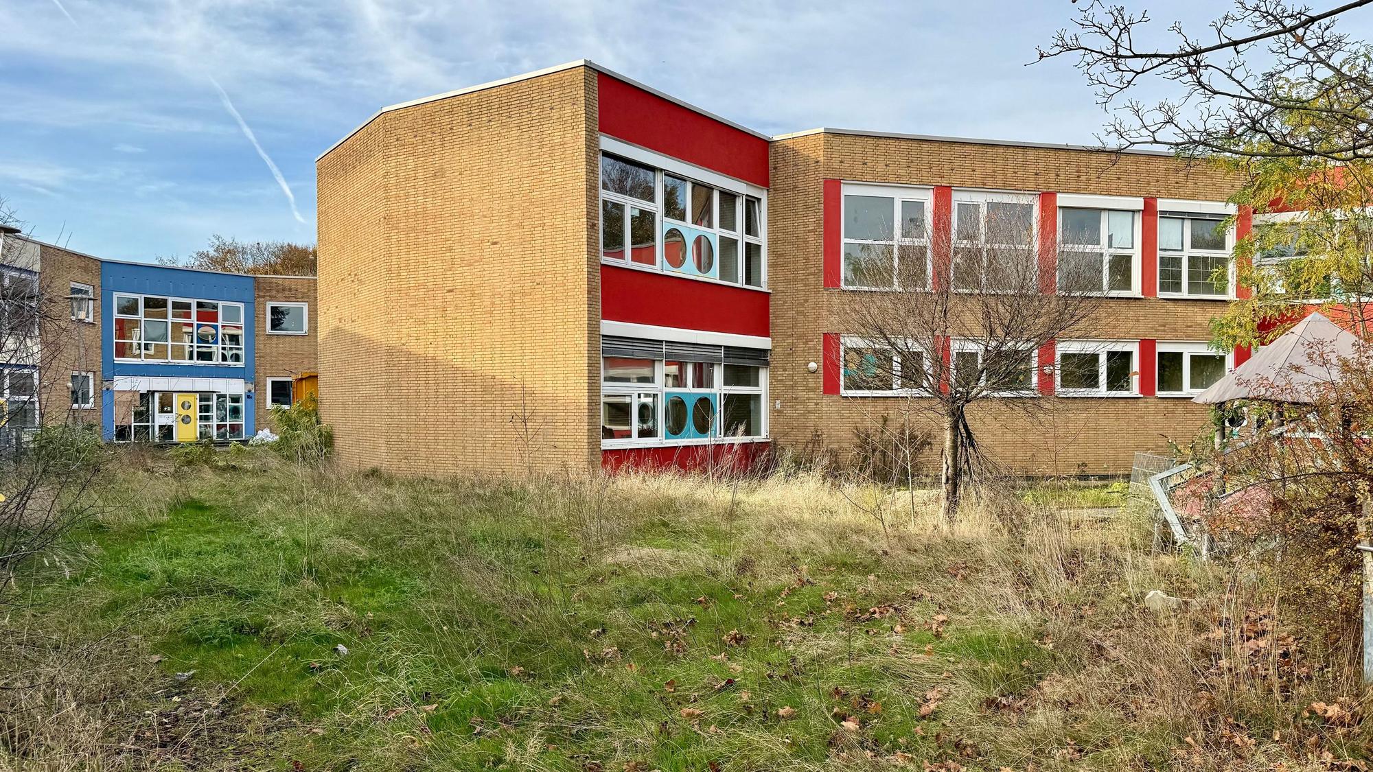 Die leerstehenden Gebäude der Kita an der Dhünnstraße in Wiesdorf.