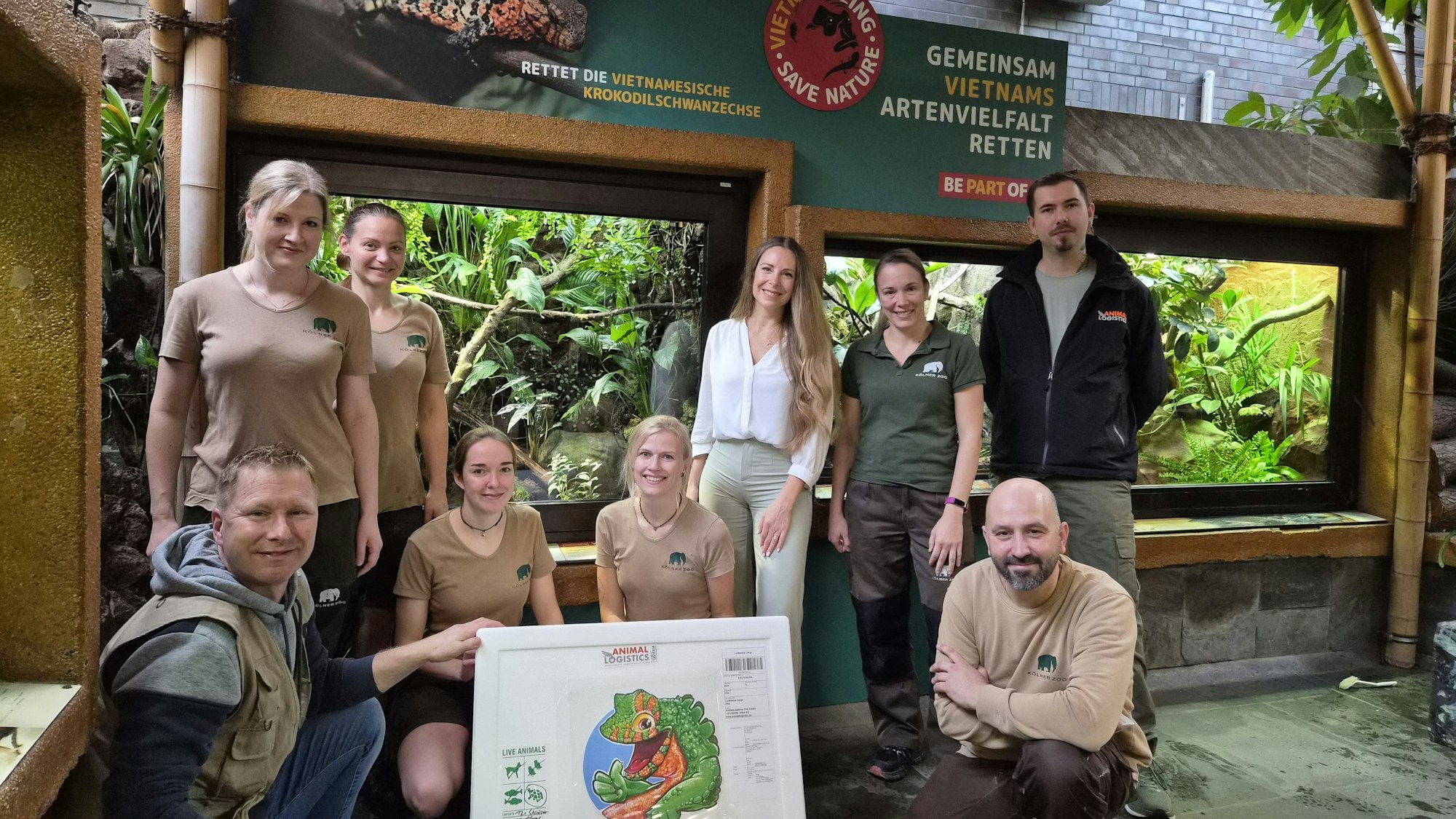 Das zuständige Projektteam bei der Verabschiedung der Tiere aus dem Kölner Zoo.
