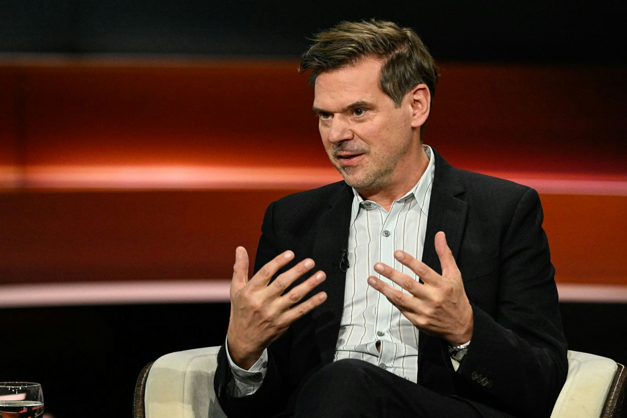 Journalist Gregor Peter Schmitz kritisierte die Kommunikation Regierung: „Es gibt ganz, ganz viele Punkte, wo zu hohe Erwartungen geweckt worden sind.“ (Bild: ZDF / Markus Hertrich)