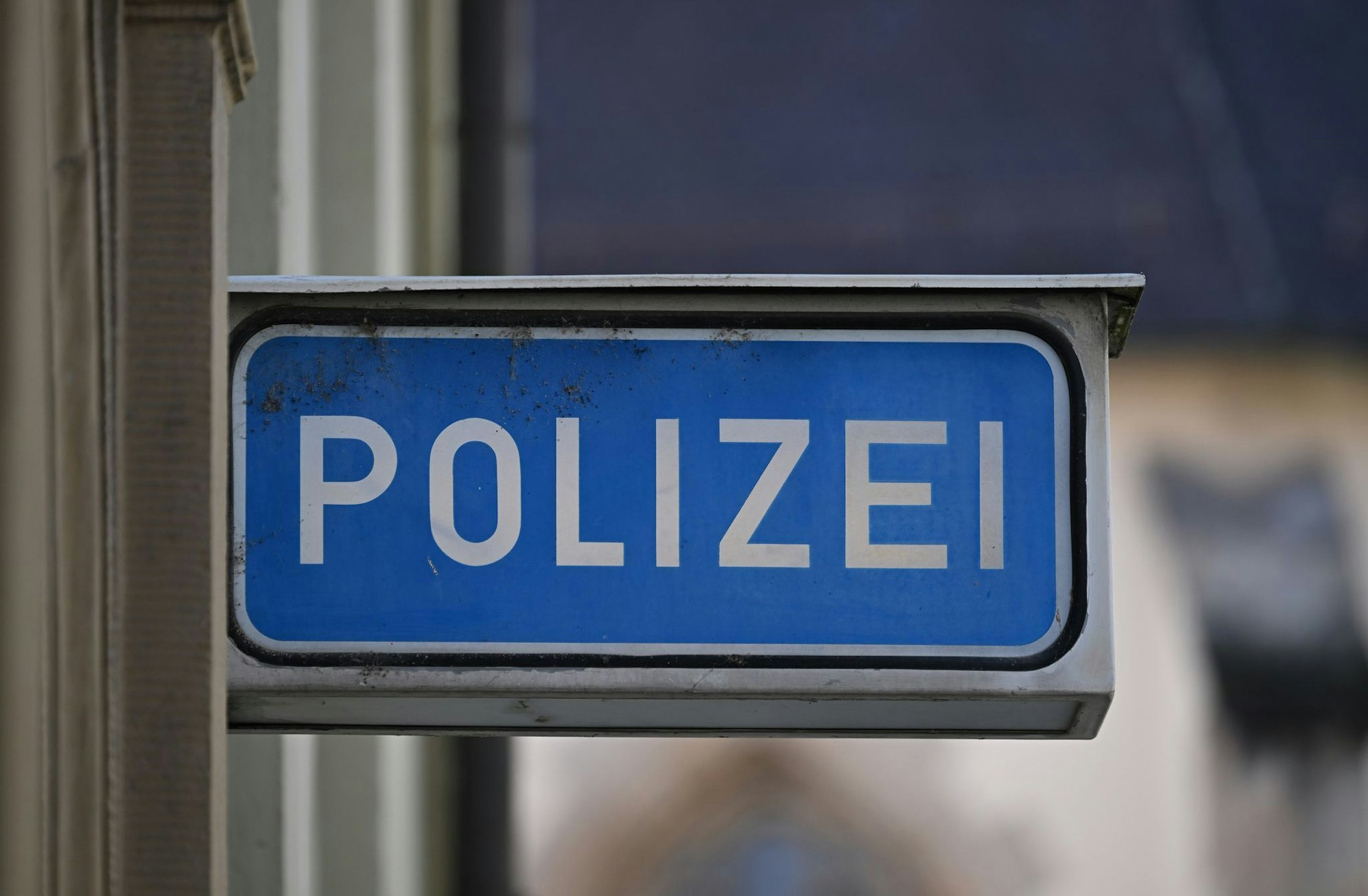 Der Brandsatz galt offenbar einer Polizeiwache - verletzt wurden niemand (Symbolbild).