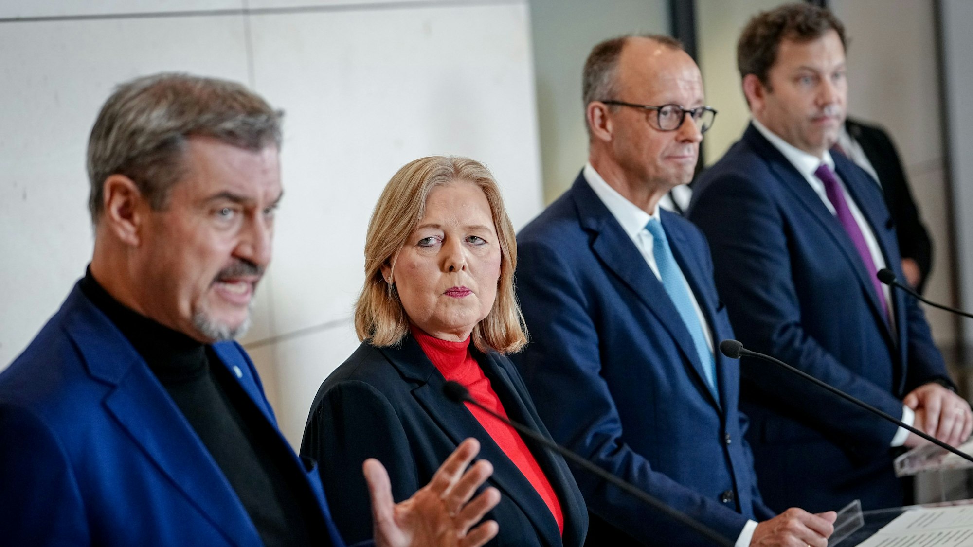 Markus Söder (l-r), CSU-Vorsitzender und Ministerpräsident von Bayern, Bärbel Bas (SPD), Bundesministerin für Arbeit und Soziales und SPD-Parteivorsitzende, Bundeskanzler Friedrich Merz (CDU), und Lars Klingbeil (SPD), Bundesminister der Finanzen, Vizekanzler und SPD-Bundesvorsitzender, geben am Rande des Koalitionsausschusses eine Pressekonferenz.