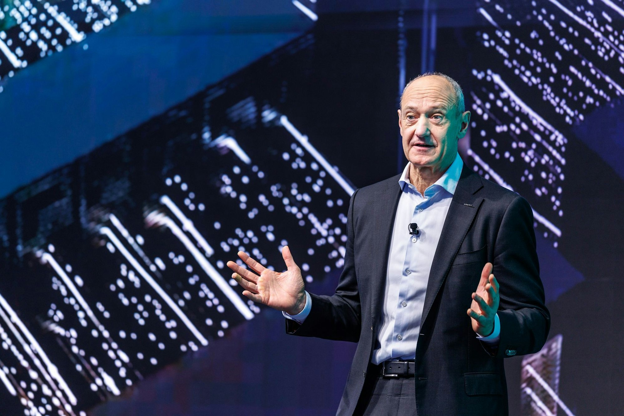 Siemens hat unter Konzernchef Roland Busch das dritte Jahr in Folge mit einem Rekordgewinn beendet.