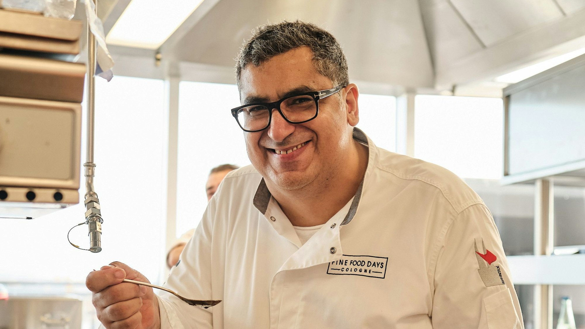 Hasan Barbare kocht im Hotel Wasserturm Cologne.