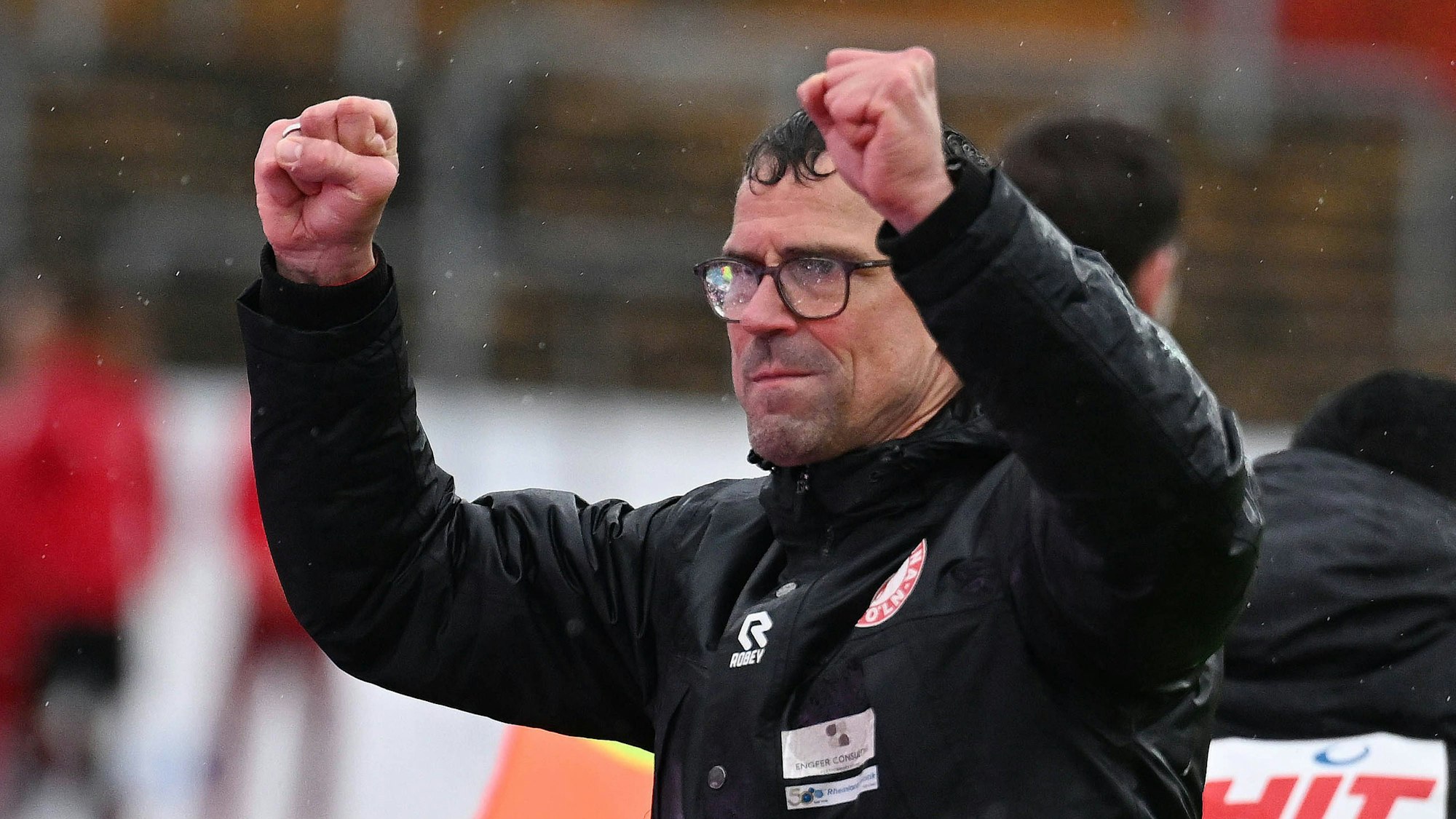 25.10.2025, xophax, Fussball Regionalliga West Südstadion Fortuna Köln gegen 1.FC Köln II Trainer Matthias Mink Fortuna Köln nach dem Sieg. DFL/DFB REGULATIONS PROHIBIT ANY USE OF PHOTOGRAPHS as IMAGE SEQUENCES and/or QUASI-VIDEO Köln *** 25 10 2025, xophax, Soccer Regionalliga West Südstadion Fortuna Köln vs 1 FC Köln II Coach Matthias Mink Fortuna Köln after the victory DFL DFB REGULATIONS PROHIBIT ANY USE OF PHOTOGRAPHS as IMAGE SEQUENCES and or QUASI VIDEO Köln
