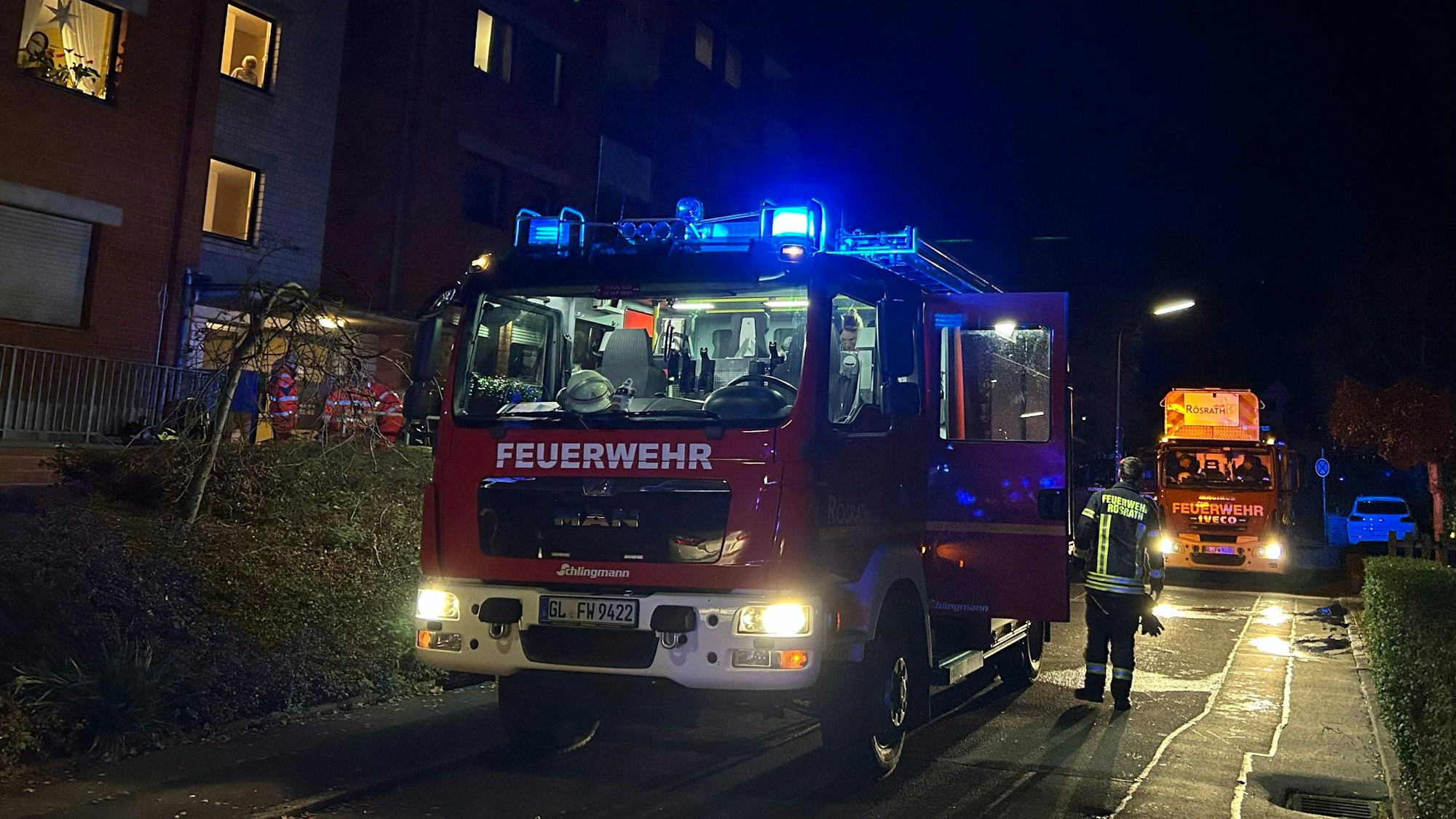 Feuerwehrleute bei einem Einsatz. (Symbolbild)